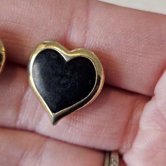 Vintage Black Heart Gold Tone Stud Earrings Enameled 90s 5/8"‎ Valentines - Picture 5 of 9